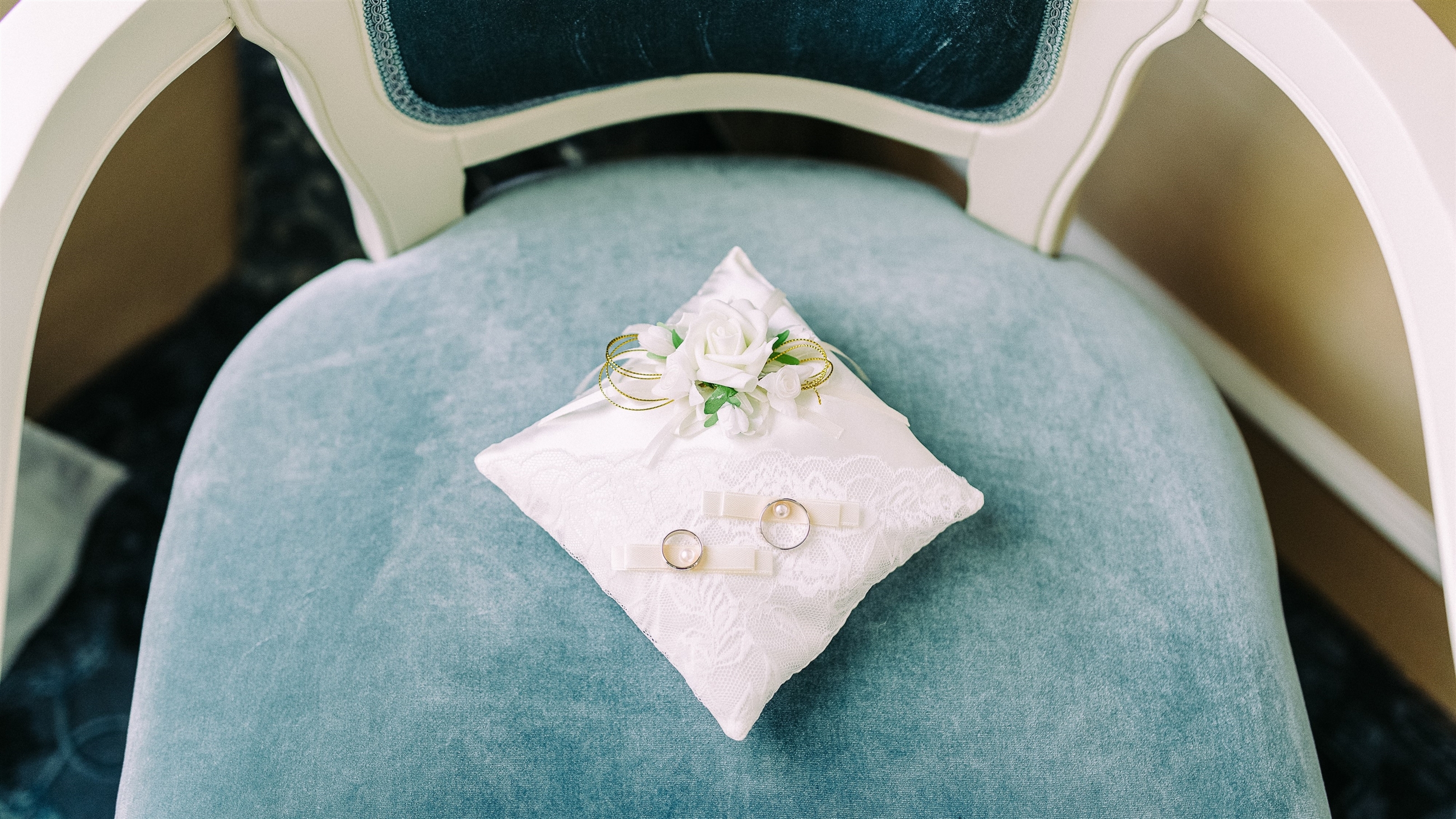 Home is Where the Heart is: Inspiration For Your At-Home Wedding During COVID-19 Desktop Image