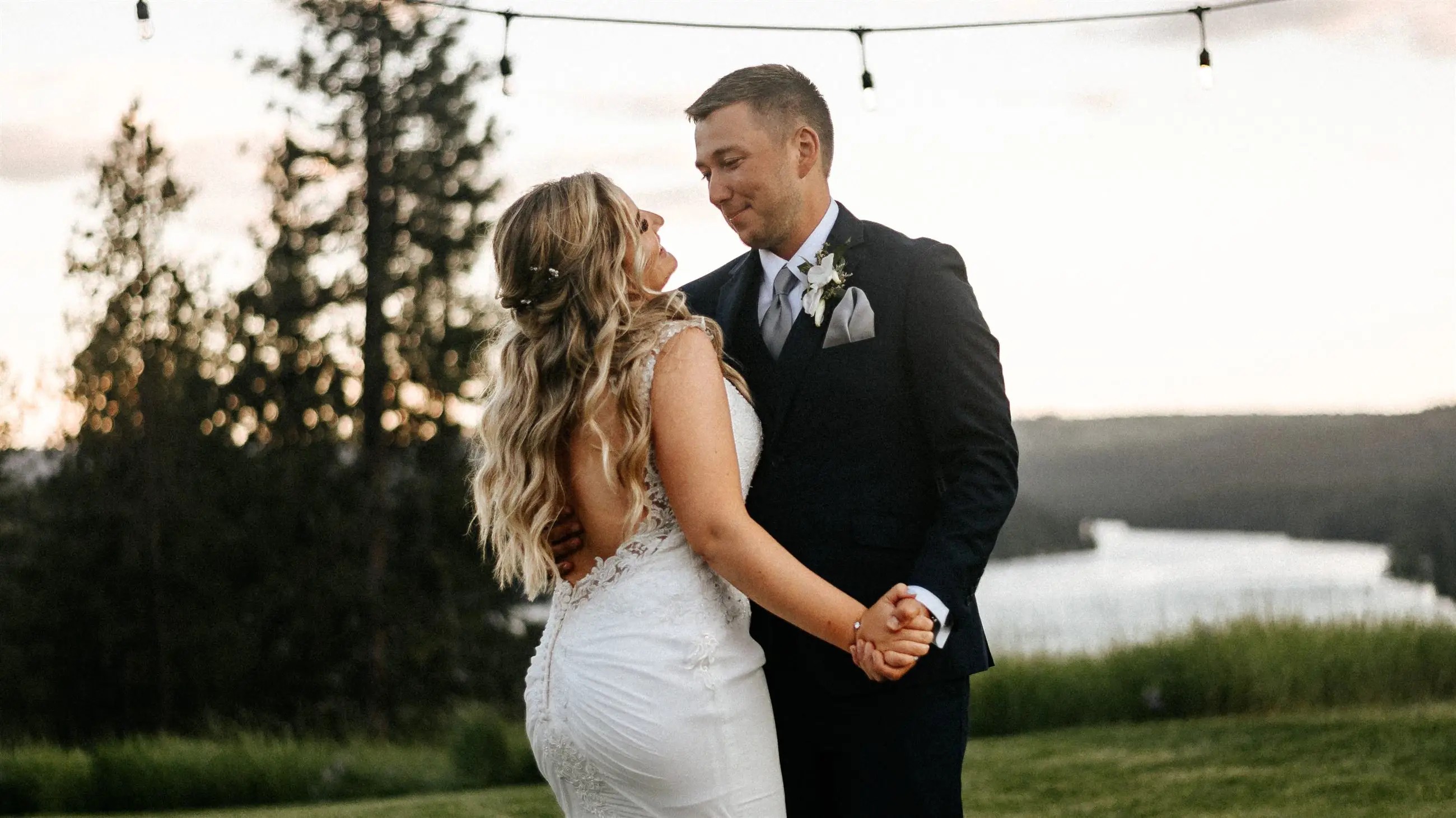 The 2021 Bridal Hair and Makeup Trends You Need to Know About Mobile Image