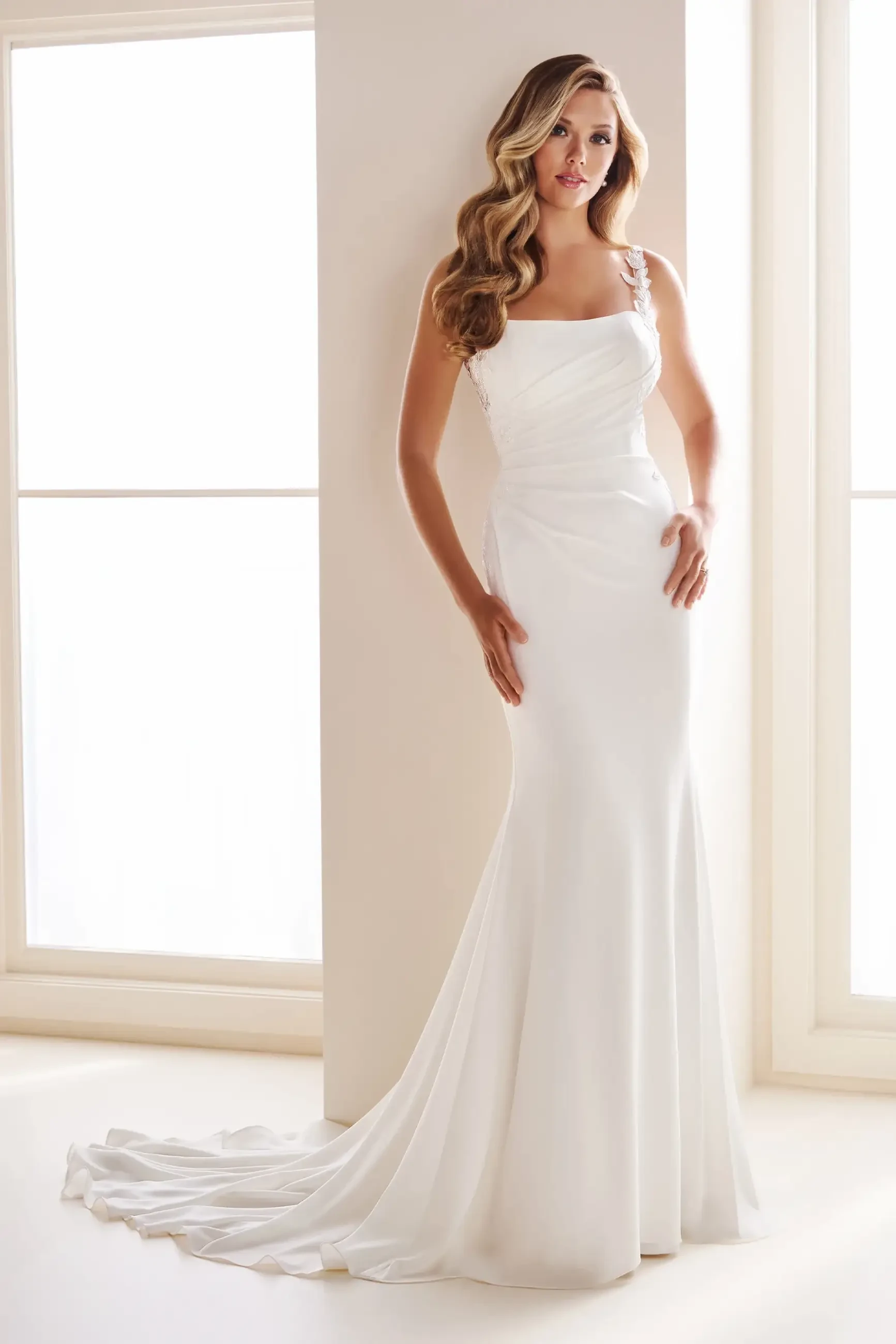 Accentuate Your Silhouette: Why Choose a Fit and Flare Bridal Gown? Desktop Image