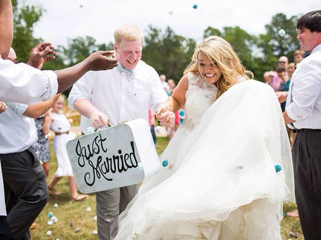 wedding send-offs we ♥ this! moncheribridals.com