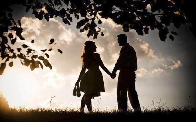 Silhouette and Shadow Engagement Photos ~ we ♥ this! moncheribridals.com