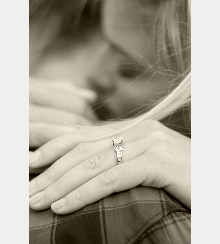 19 Awesome Ring Shots To Announce Your Engagement ~ we ❤ this! moncheribridals.com