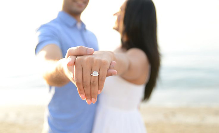 19 Awesome Ring Shots To Announce Your Engagement ~ we ❤ this! moncheribridals.com