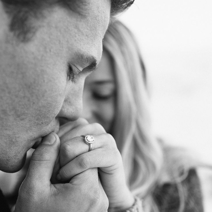 19 Awesome Ring Shots To Announce Your Engagement ~ we ❤ this! moncheribridals.com