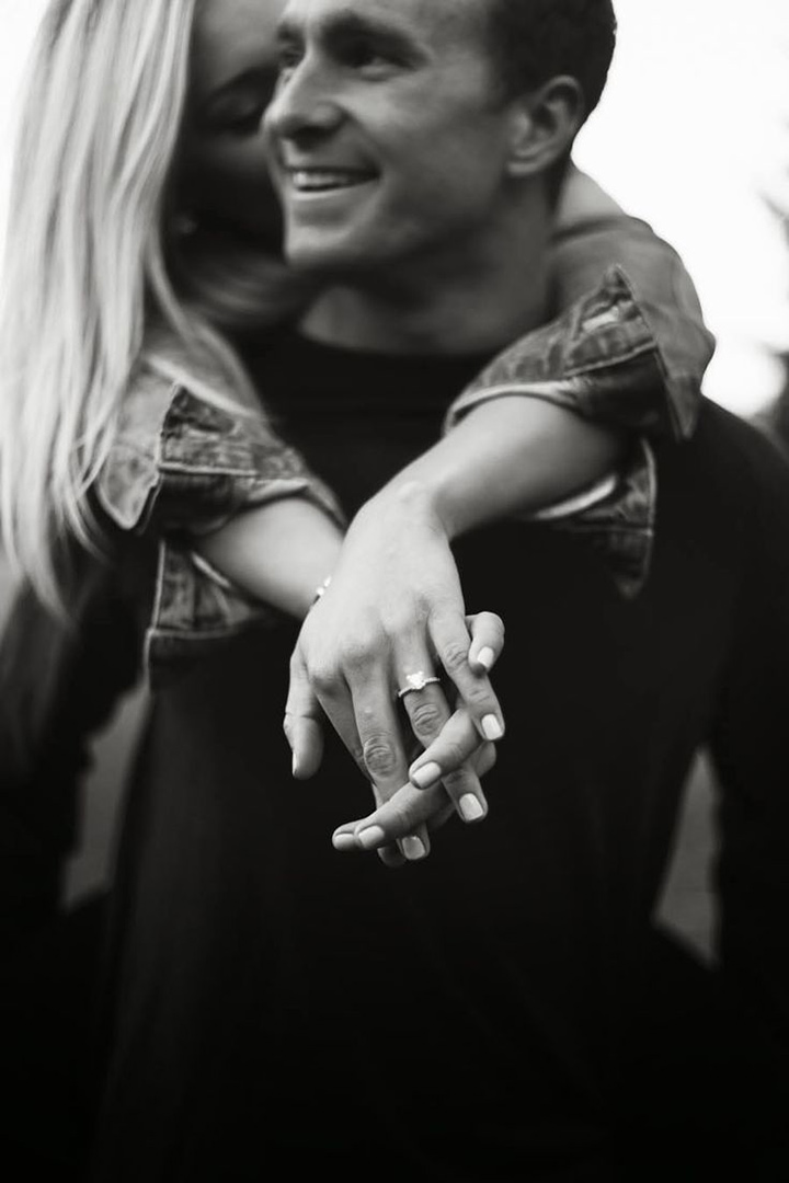 19 Awesome Ring Shots To Announce Your Engagement ~ we ❤ this! moncheribridals.com