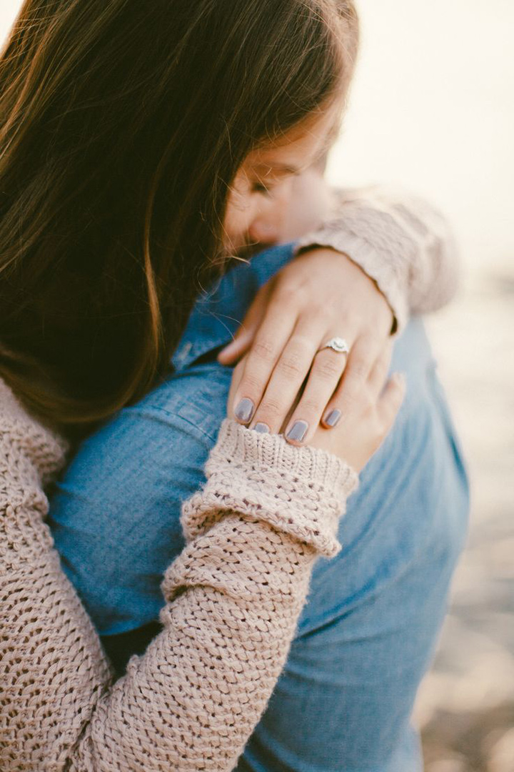 19 Awesome Ring Shots To Announce Your Engagement ~ we ❤ this! moncheribridals.com