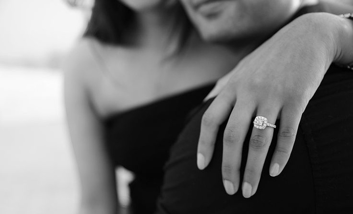 19 Awesome Ring Shots To Announce Your Engagement ~ we ❤ this! moncheribridals.com