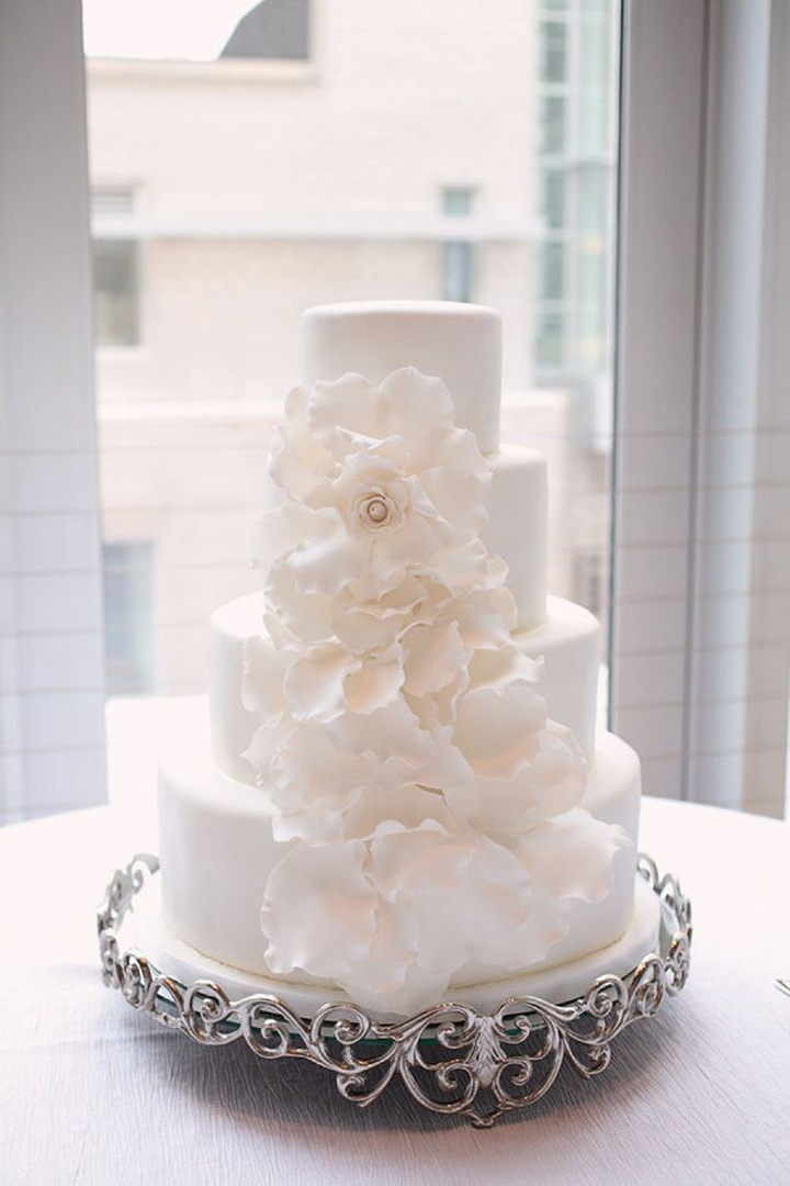white wedding cake ~ we ❤ this! moncheribridals.com