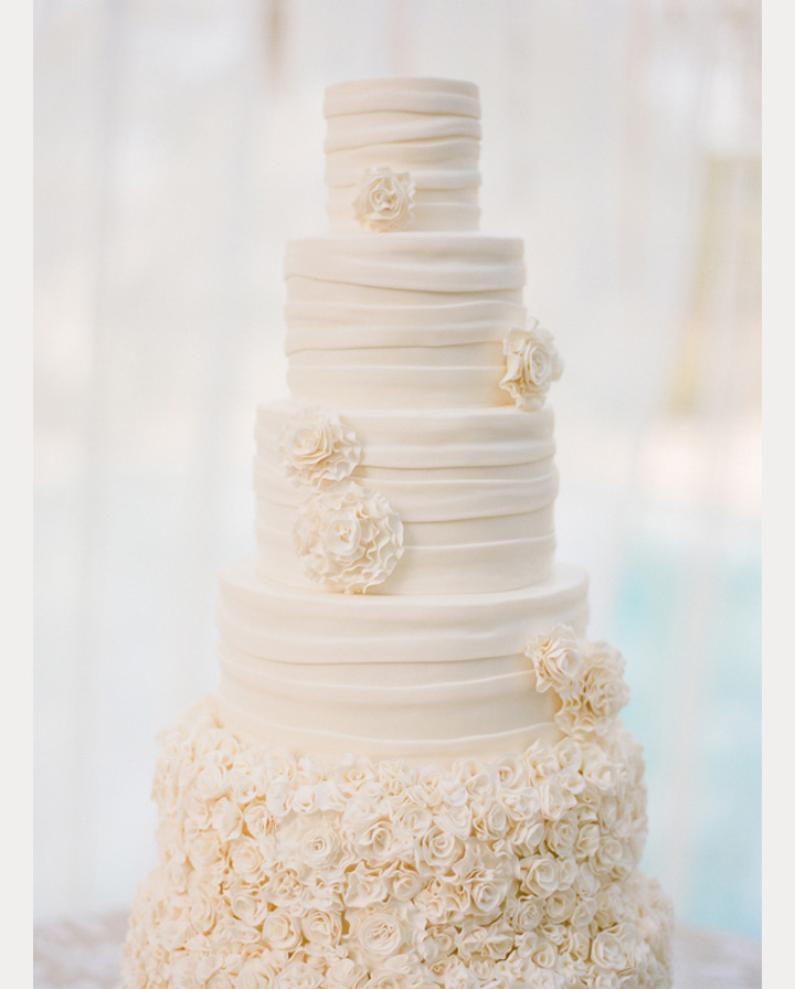 white wedding cake ~ we ❤ this! moncheribridals.com