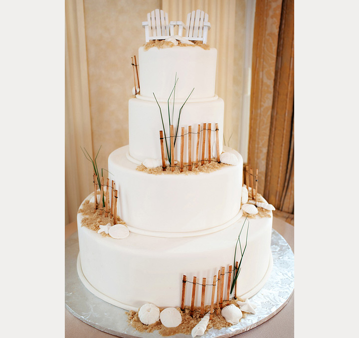 beach wedding cake ~ we ❤ this! moncheribridals.com