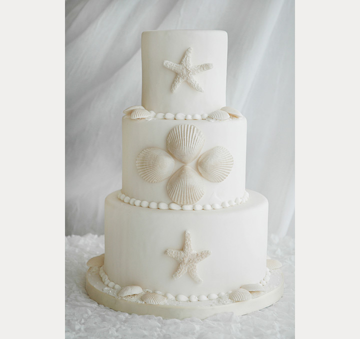 beach wedding cake ~ we ❤ this! moncheribridals.com