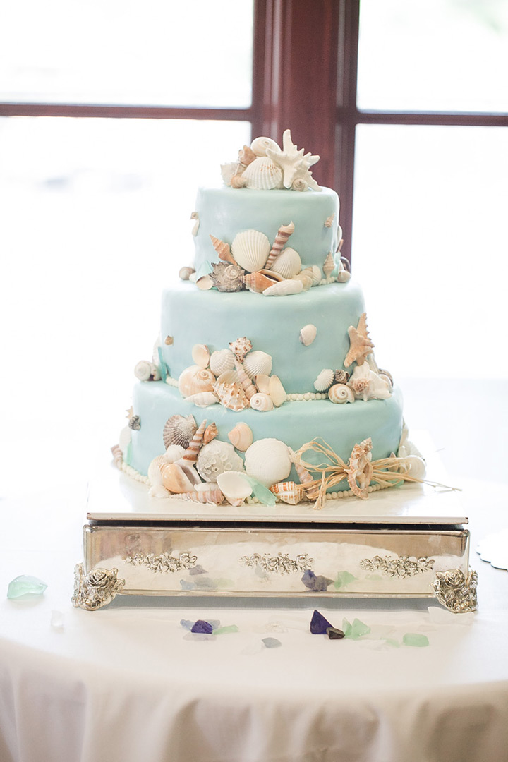 beach wedding cake ~ we ❤ this! moncheribridals.com