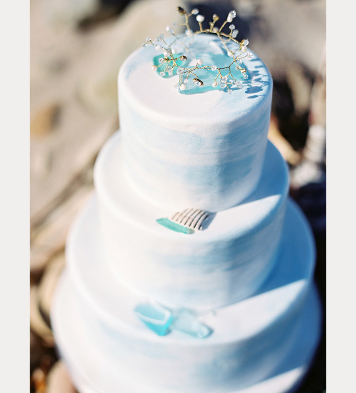 sea glass beach wedding cake ~ we ❤ this! moncheribridals.com