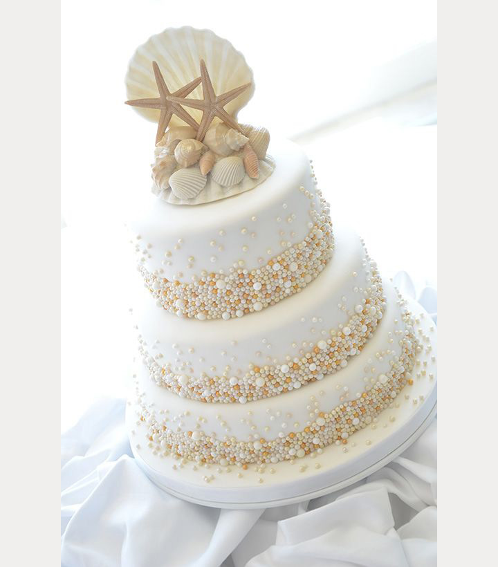 beach wedding cake ~ we ❤ this! moncheribridals.com