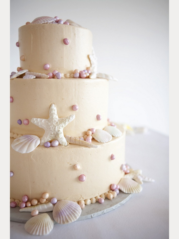 beach wedding cake ~ we ❤ this! moncheribridals.com