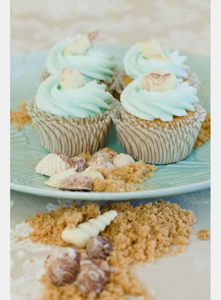 beach wedding cupcakes ~ we ❤ this! moncheribridals.com