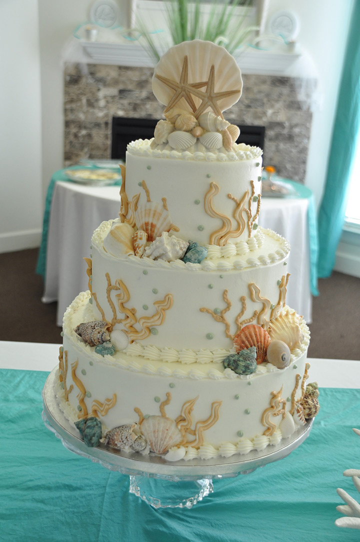 beach wedding cake ~ we ❤ this! moncheribridals.com