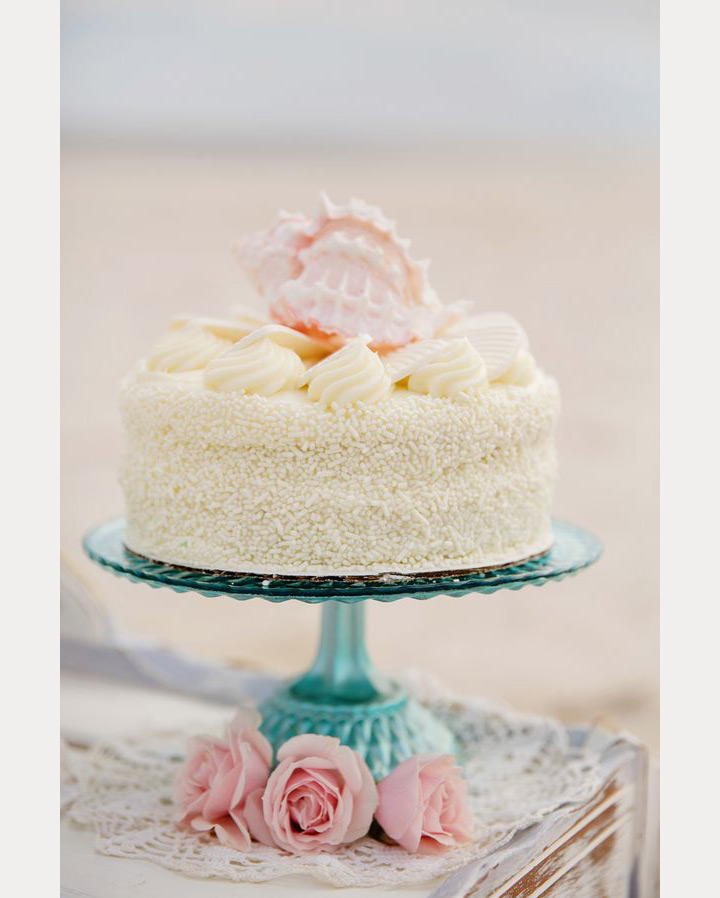 beach wedding cake ~ we ❤ this! moncheribridals.com