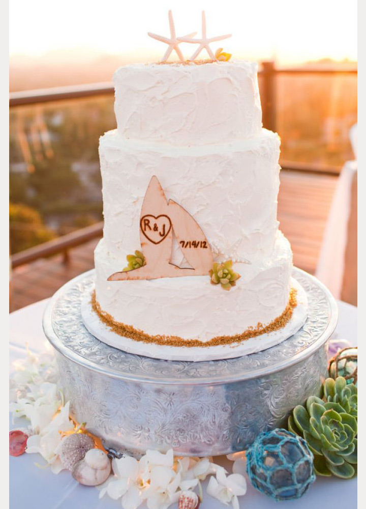 beach wedding cake ~ we ❤ this! moncheribridals.com