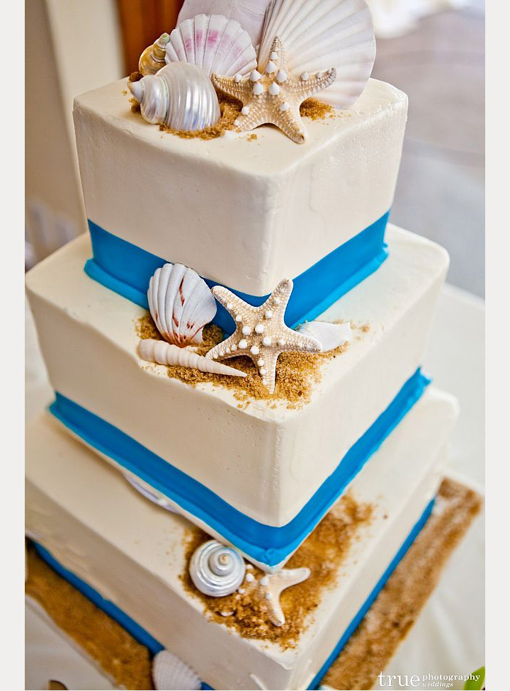 beach wedding cake ~ we ❤ this! moncheribridals.com