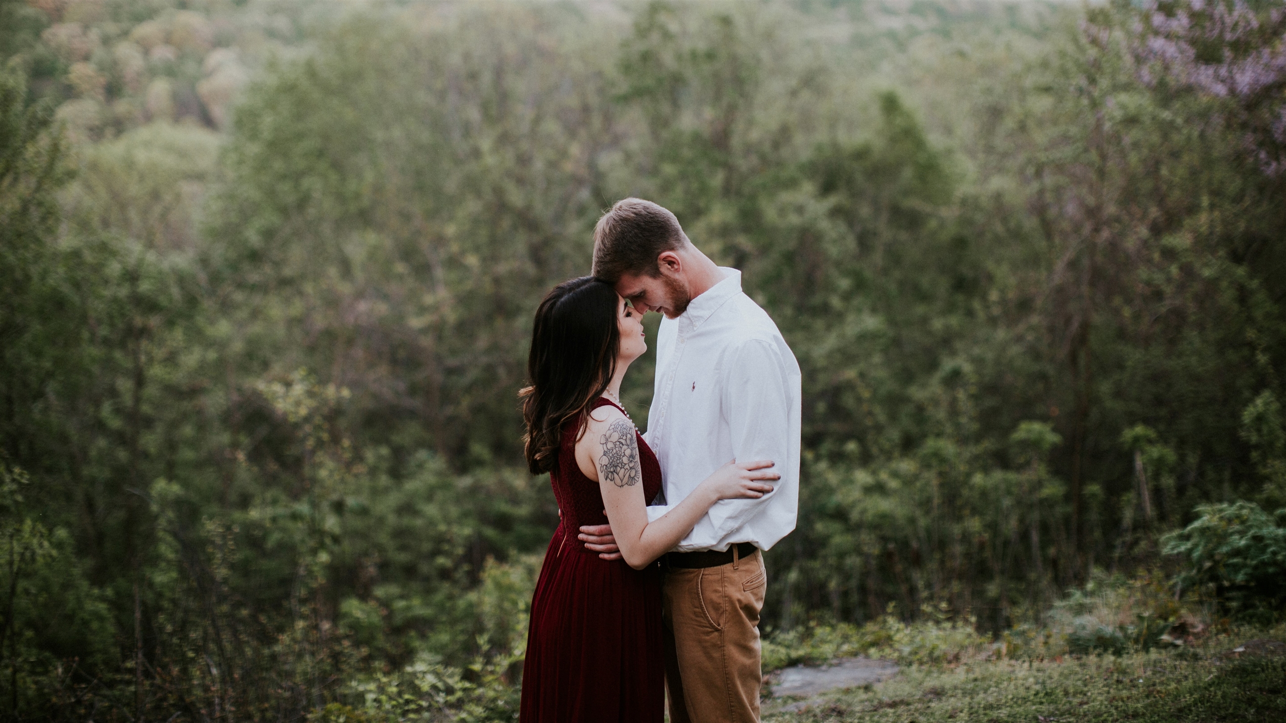 Simple Must-Know Wedding Day Traditions to Include at Your Elopement Desktop Image