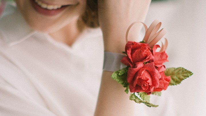 Light Ivory Rose Bracelet, Rose Wrist Corsage, Bridesmaid Wrist Corsage,  Wedding Bracelet, Wedding Bangle, Wedding Accessories 