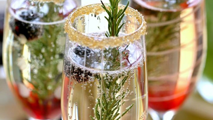 Perfect Holiday Signature Drink ~ The Blackberry Ombre Sparkler
