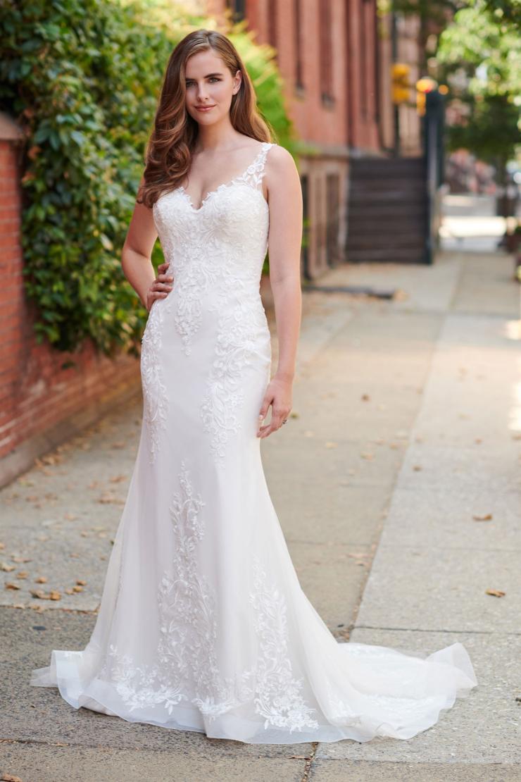 Exquisite Lace and Tulle A-line Gown